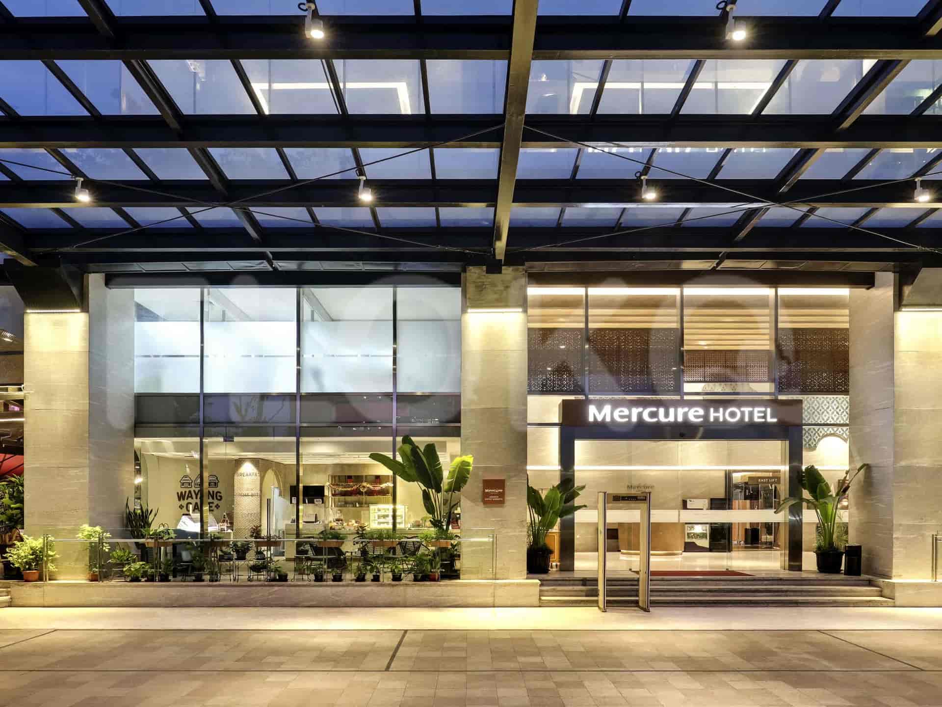 mercure gatsu dropoff_nw.jpg