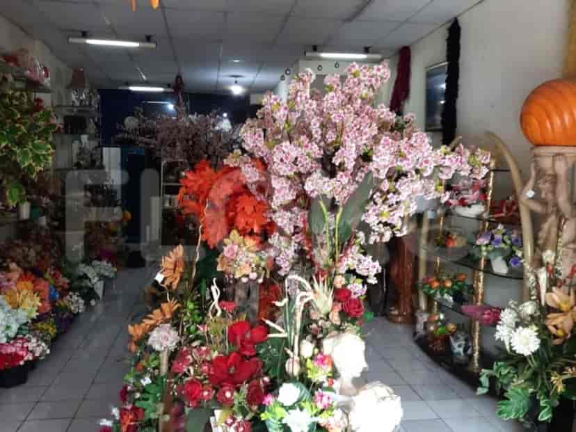 230 sqm, shophouse for sale in Jalan Pantai Indah Selatan 1, Penjaringan 3