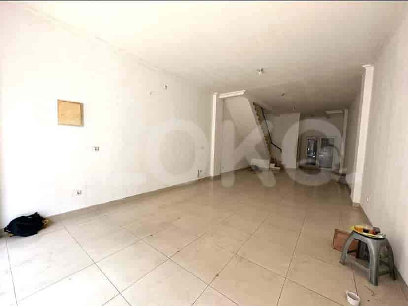 Disewakan Ruko Luas 256 m2 di Jalan Sedayu Square, Cengkareng 1