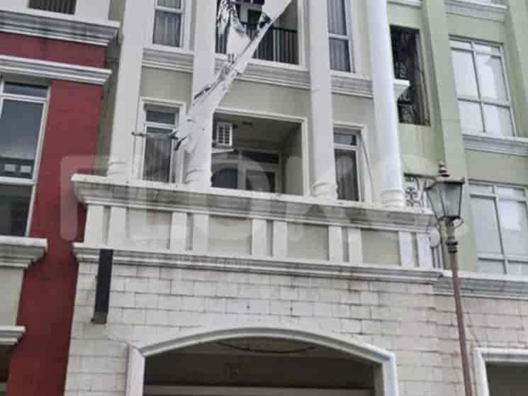 203 sqm, shophouse for sale in Jalan Graha Boulevard, Gading Serpong 1