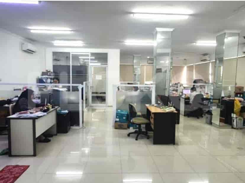 Dijual Ruko Luas 820 m2 di Jalan Boulevard Barat, Kelapa Gading 2