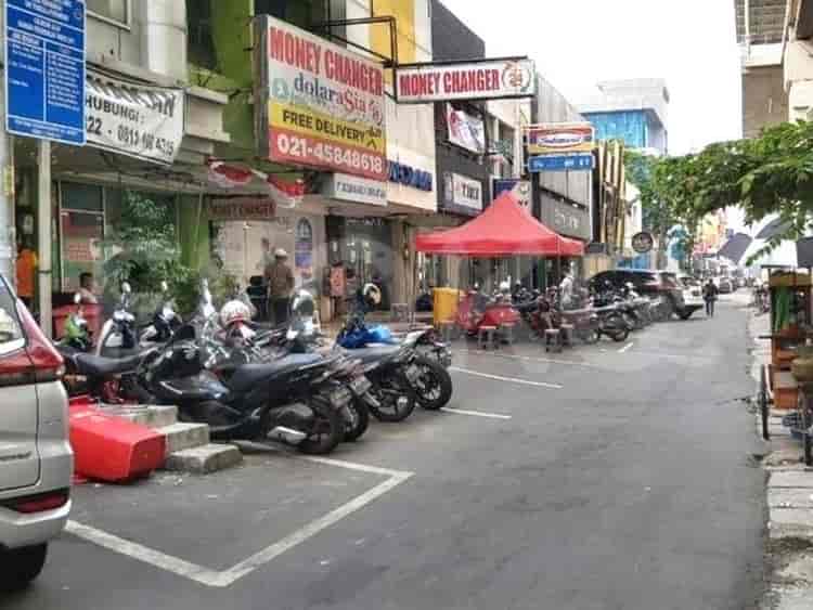 Disewakan Ruko Luas 235 m2 di Jalan Kelapa Gading Mall, Kelapa Gading - RKR3c6 3