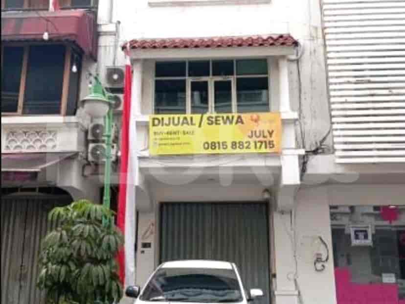 300 sqm, shophouse for sale in Jalan Patal Senayan I No. 5, Senayan 1