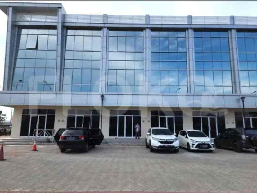 200 sqm, shophouse for sale in Jalan La Riviera, Tangerang 1