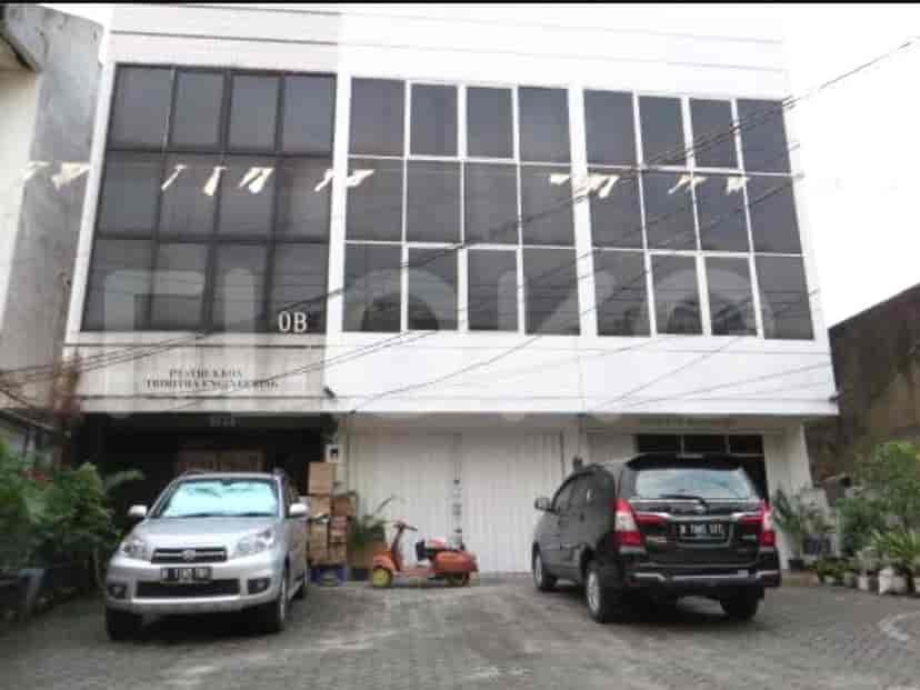 225 sqm, shophouse for rent in Jalan Kebayoran Lama Utara, Ciputat 1