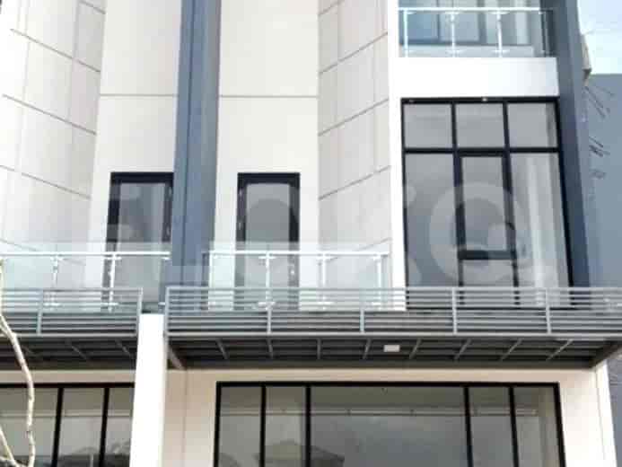 191 sqm, shophouse for sale in Jalan Boulevard New East JGC, Cakung 1