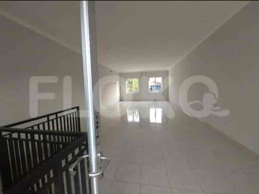 110 sqm, shophouse for sale in Jalan Kalibaru Timur, Bekasi 3