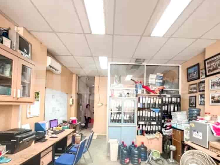 Dijual Ruko Luas 300 m2 di Jalan Graha Arteri Mas, Kedoya - RKS142 2