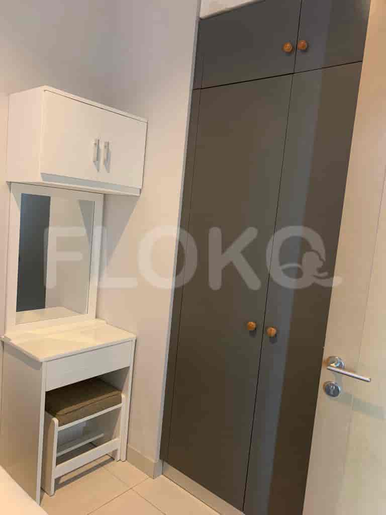 Bedroom with a dressing table and wardrobe.