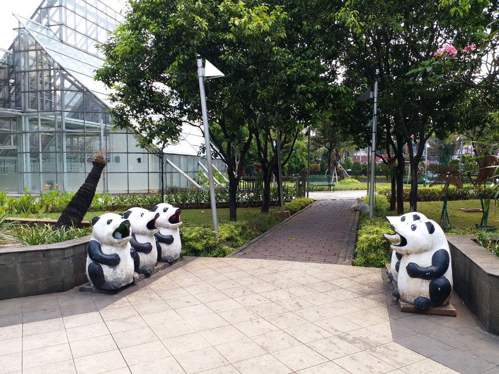 menteng park jogging tracks jakarta