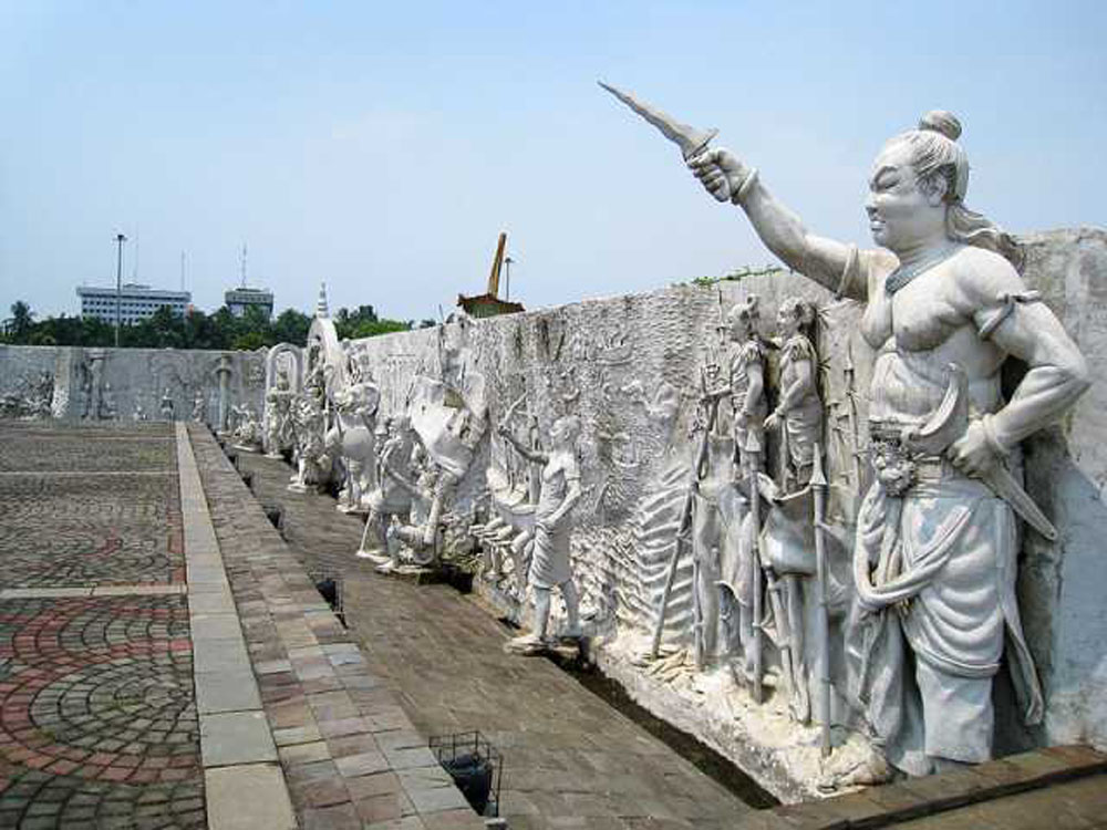 sculpture national monument museum jakarta