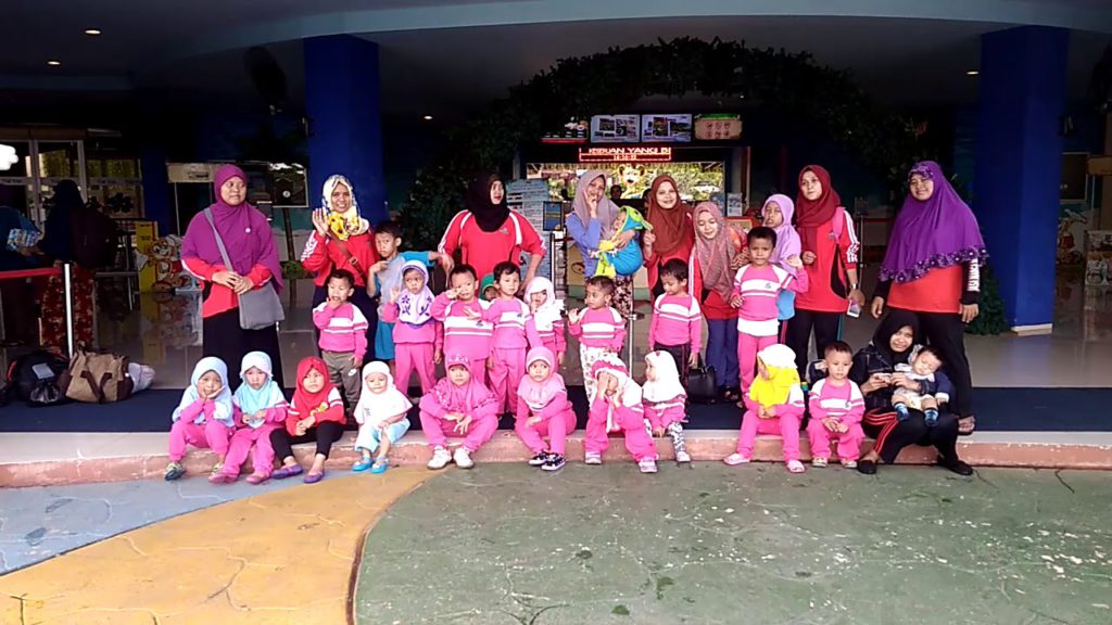 kids and teachers of Hamasah Daycare