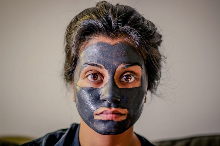 women put a face mask 