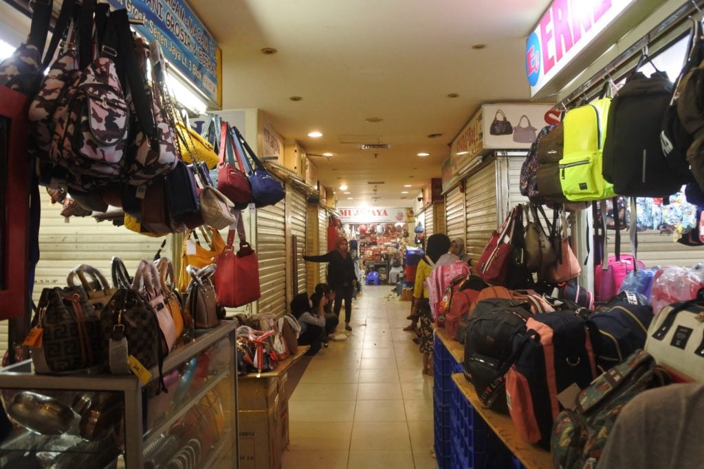 Pasar Senen thrift shop terbaik di Jakarta