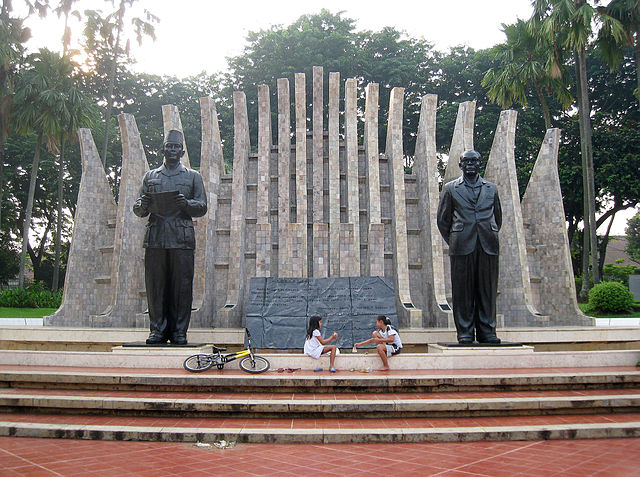 Proclamation statue