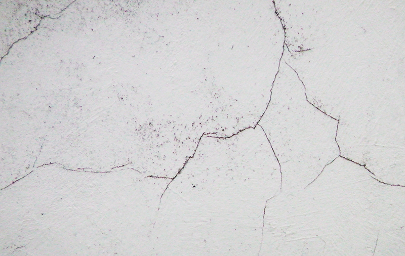 5 Easy and Affordable Ways to Fix Cracked Walls