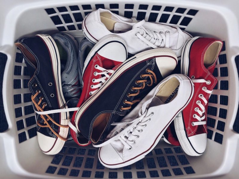 Cara Mengeringkan Sepatu
