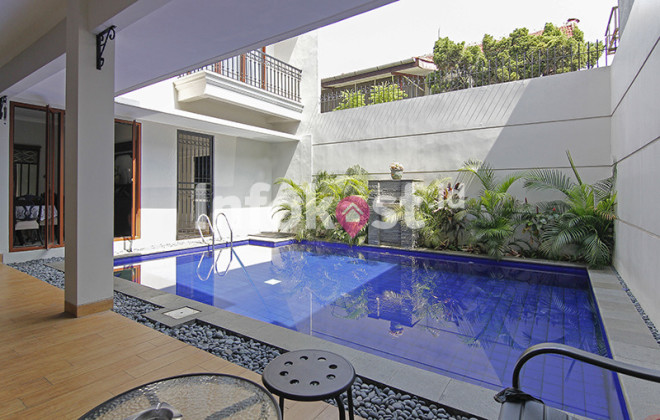 swimming pool facility in kost rumah indonesia, cilandak