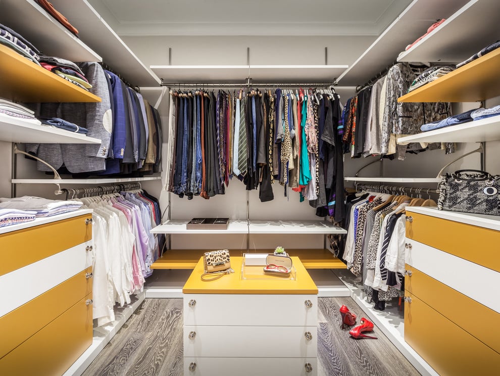 walk in closet aksen kuning