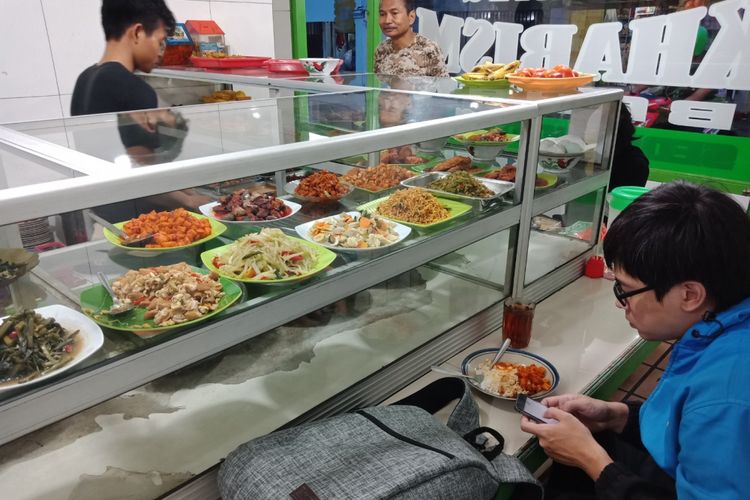 option for cheaper eating in jakarta