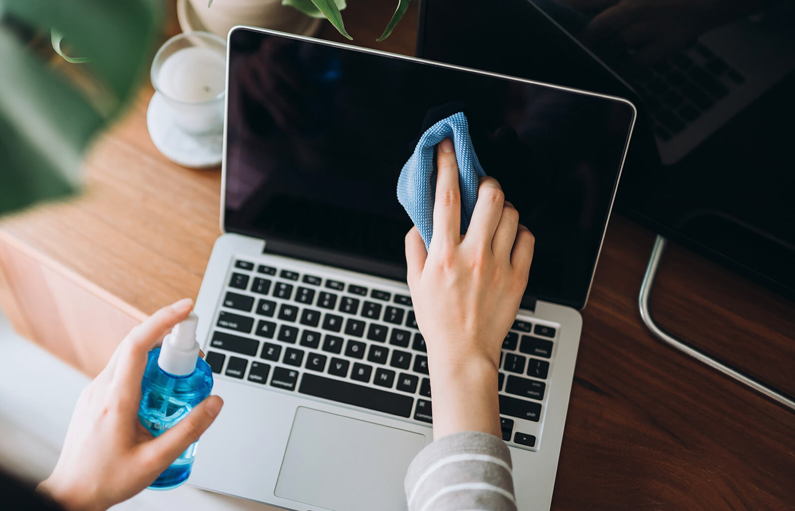 how to clean your laptop screen