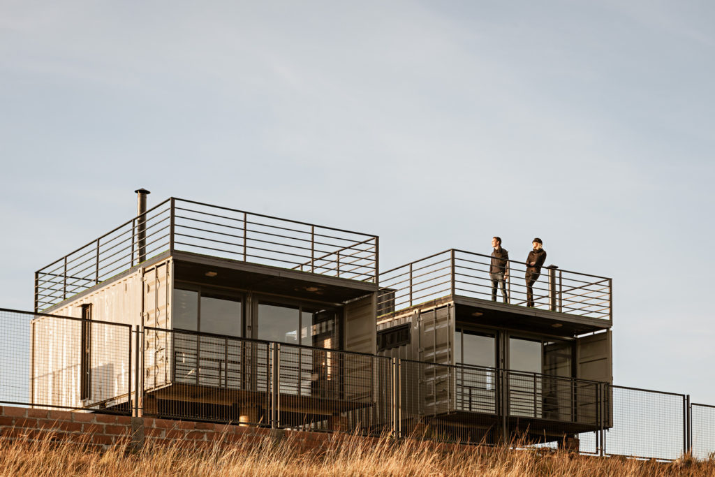 container houses: Cambará Container House with open space on the roof