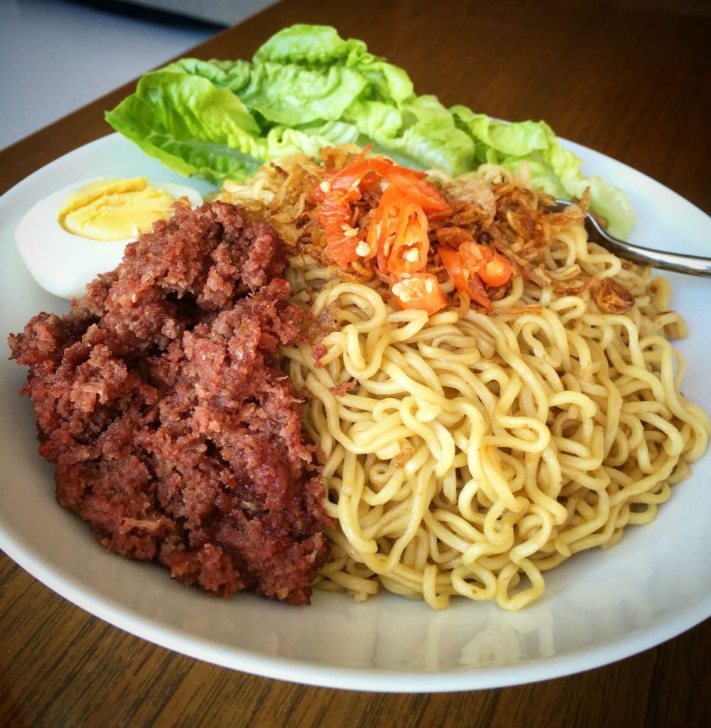 indomie dengan kornet