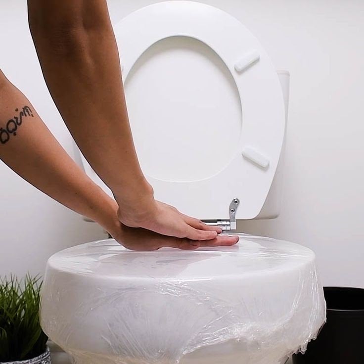 Use Plastic Wrap to fix clogged toilet