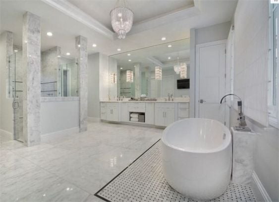 having an all-white bathroom as a luxurious bathroom 