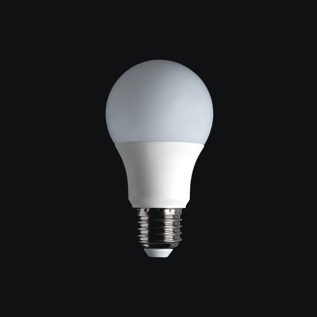 penggunaan lampu bohlam LED untuk hidup ramah lingkungan