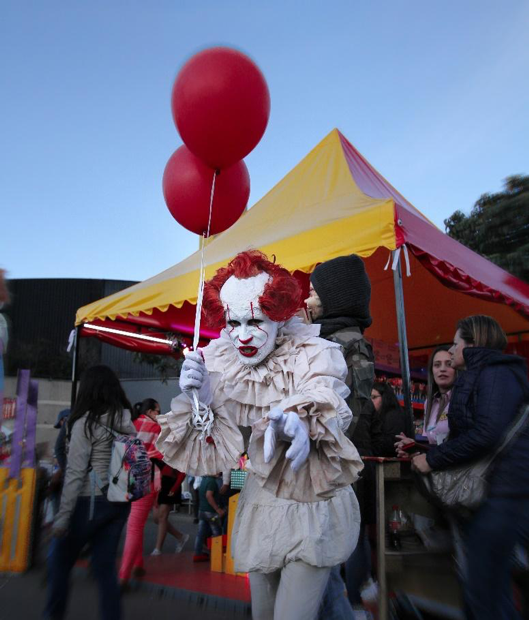 Pennywise halloween costume from the IT film