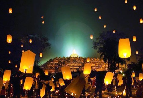 festival lampion borobudur malam tahun baru