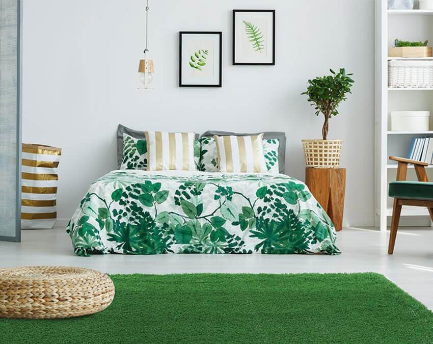 karpet rumput sebagai alas kamar tidur