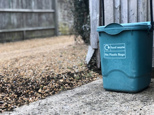 the use of compost bin to start an environmentally lifestyle