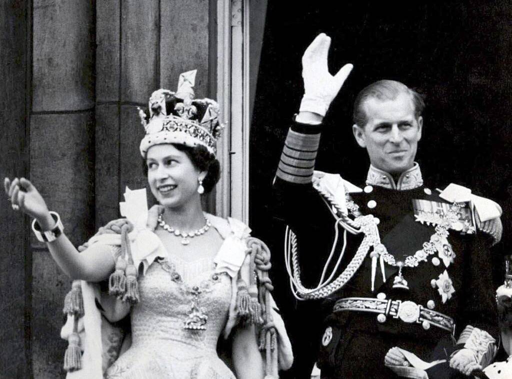 Pelantikan Ratu Elizabeth II bersama Pangeran Philip
