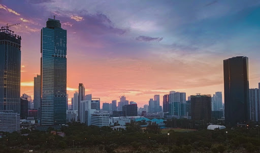 Pemandangan kota ketika sewa kamar apartemen di lokasi premium.