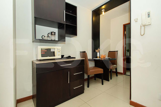 Dapur dan ruang makan yang diperoleh ketika sewa kamar apartemen.