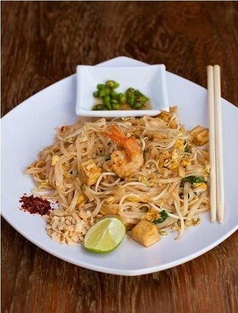 Pad Thai - salad thailand di bali oleh resto bho bho thai