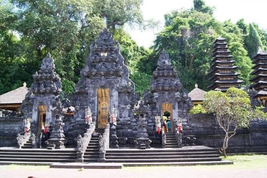 goa lawah bali timur