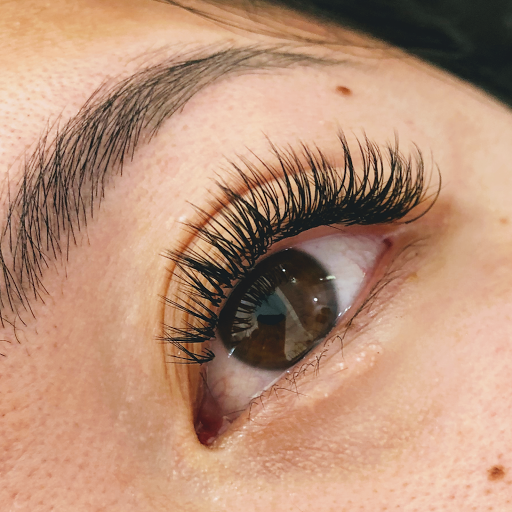 eye lashes at lur salon