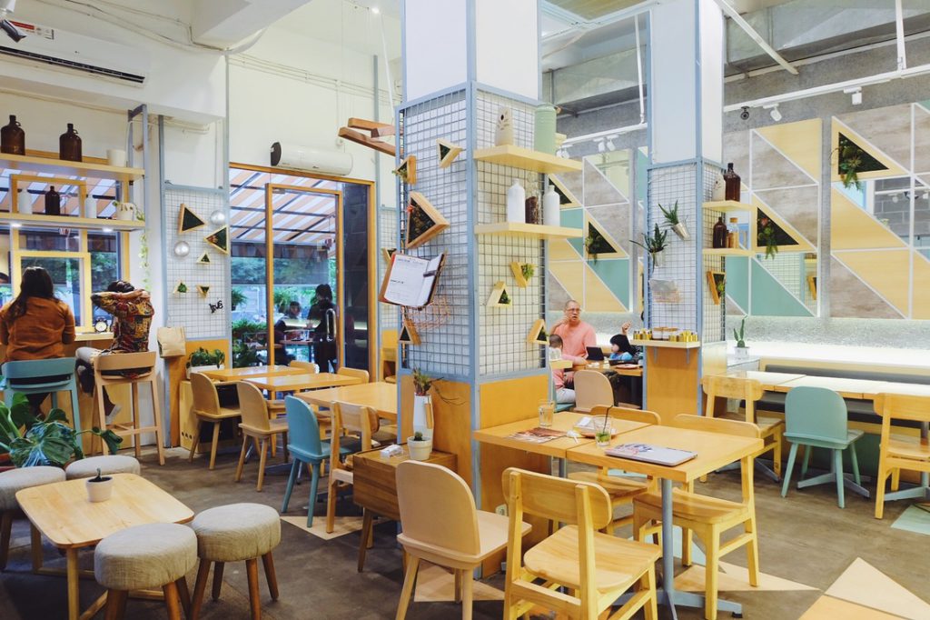 hangout place in central jakarta - maple and oak
