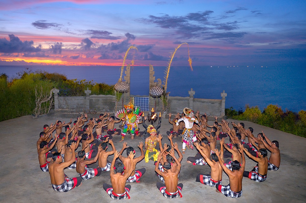 tari tradisional kecak bali