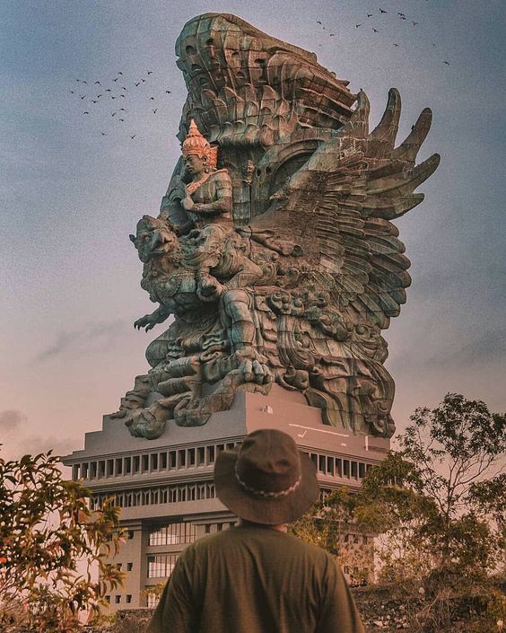 garuda wisnu kencana uluwatu bali