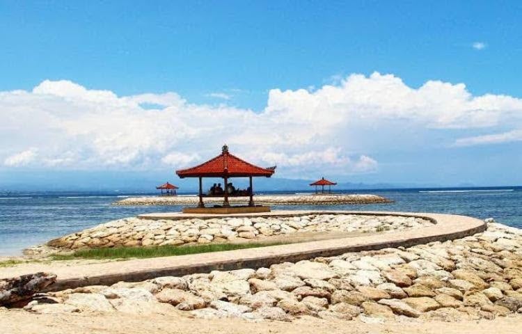 promenade in sanur beach