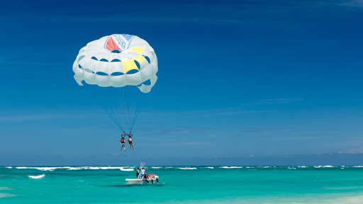 parasailing watersport bali