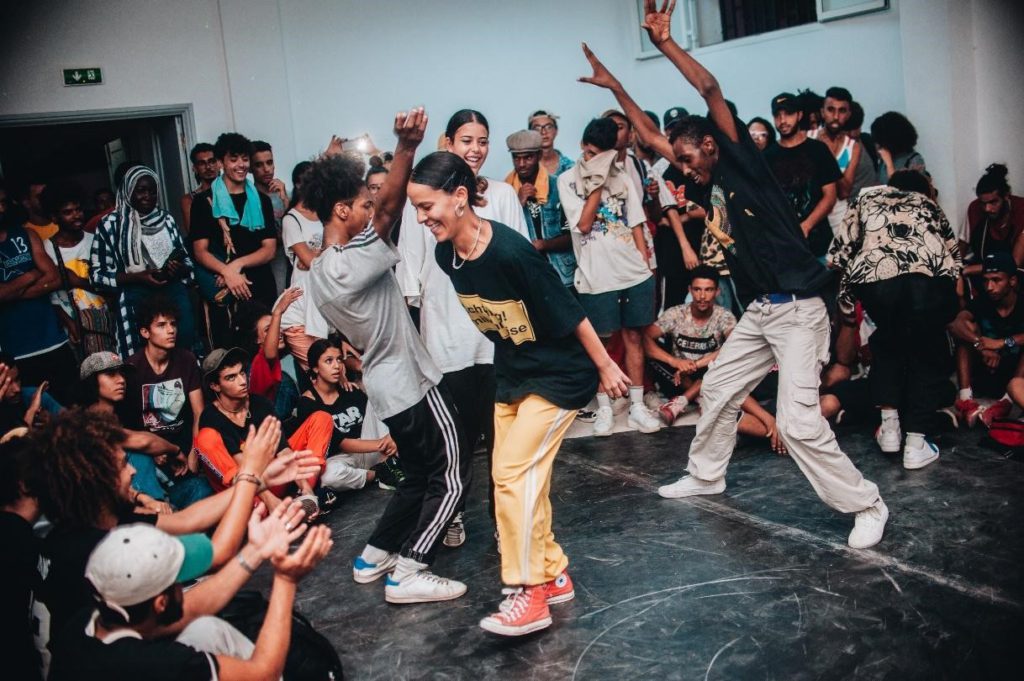 Kelas dansa HipHop bisa jadi salah satu pilihanmu