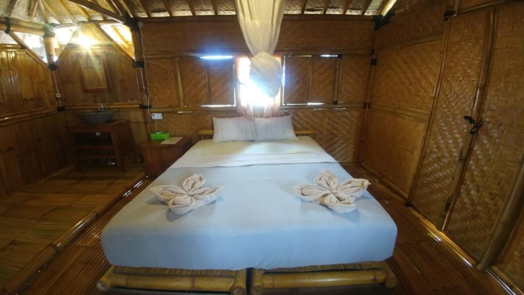 Bali Tiger Hideaway traditional cottage and bed