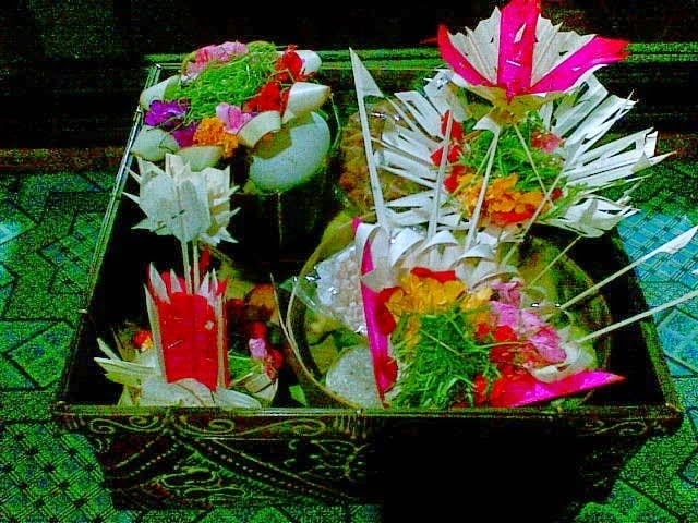 another type of balinese offerings called banten peras