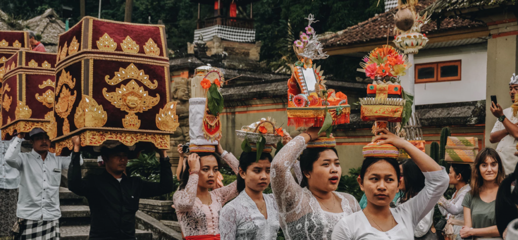 another type of balinese offering called gebogan