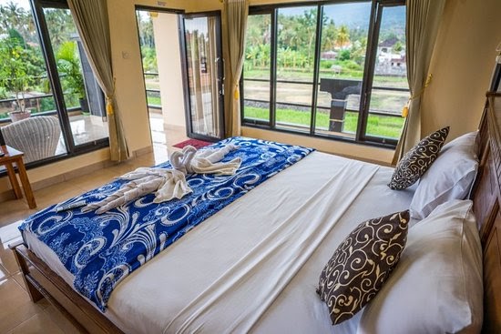 staying in a guesthouse in North Bali at summer lovina guesthouse